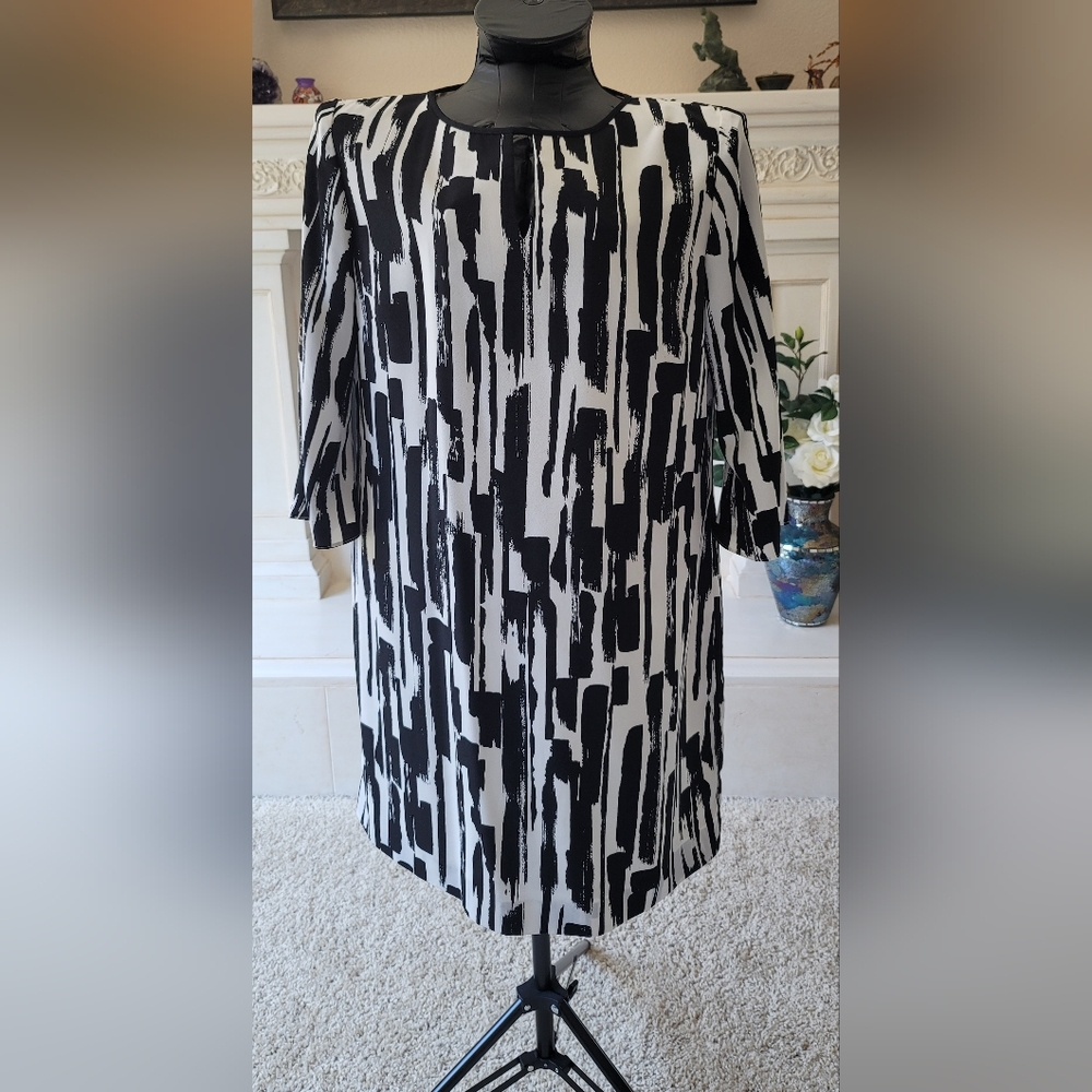 Tahari Monochrome Brushstroke Long Sleeve Dress